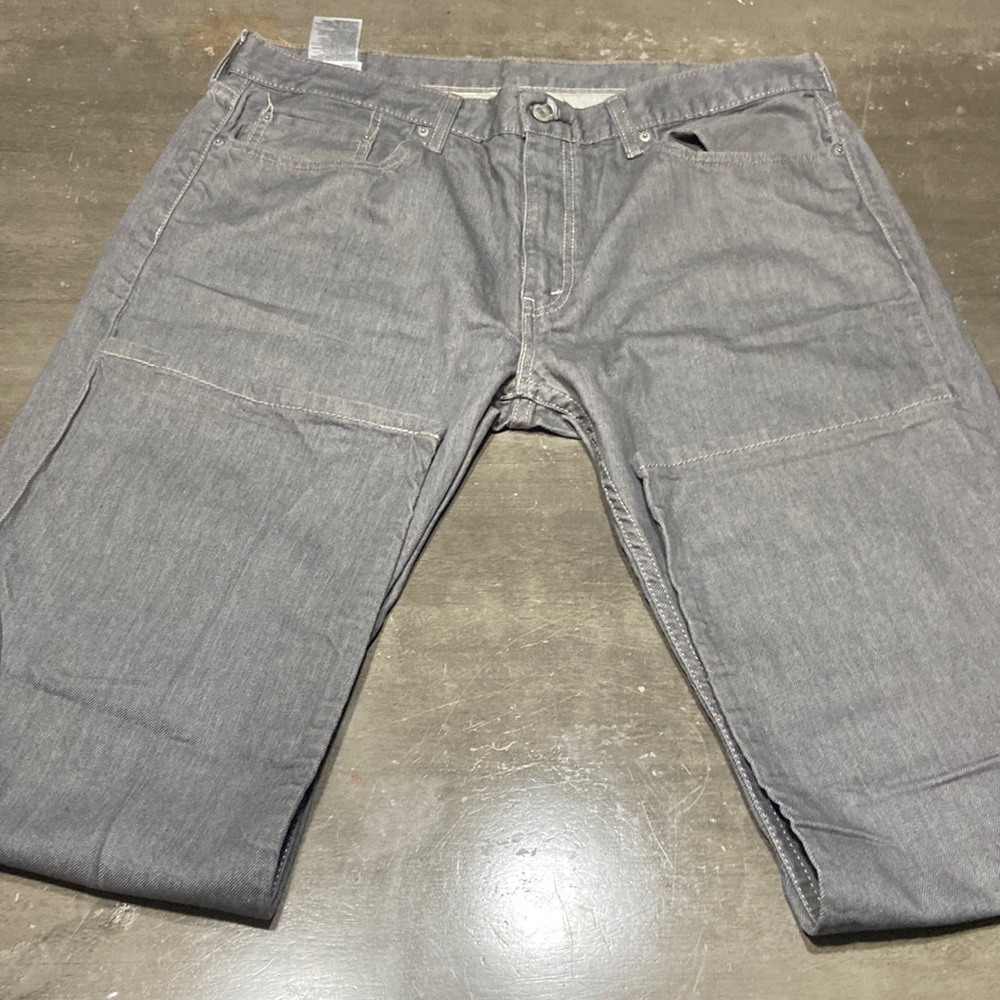 Gray Levi’s Jeans